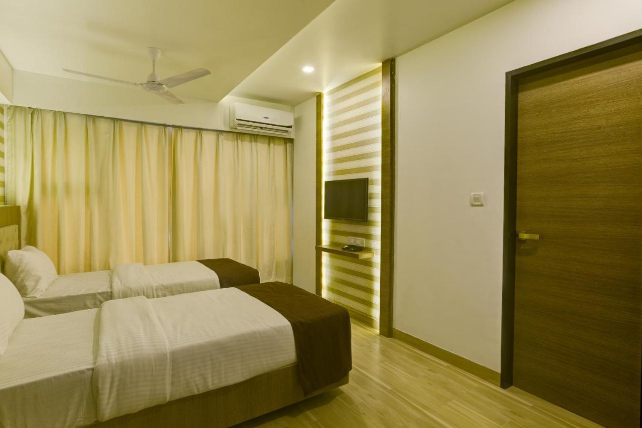 Crown Inn Panvel Exterior photo