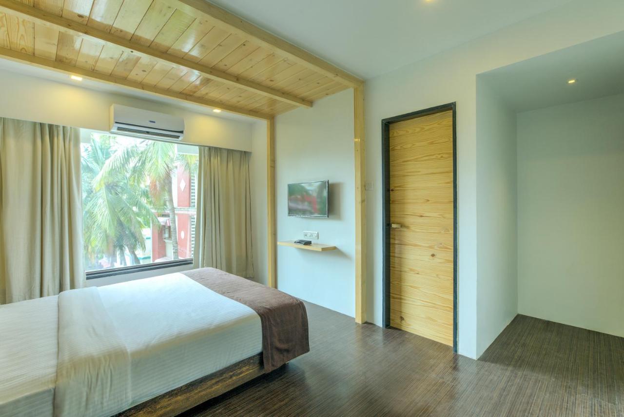 Crown Inn Panvel Exterior photo